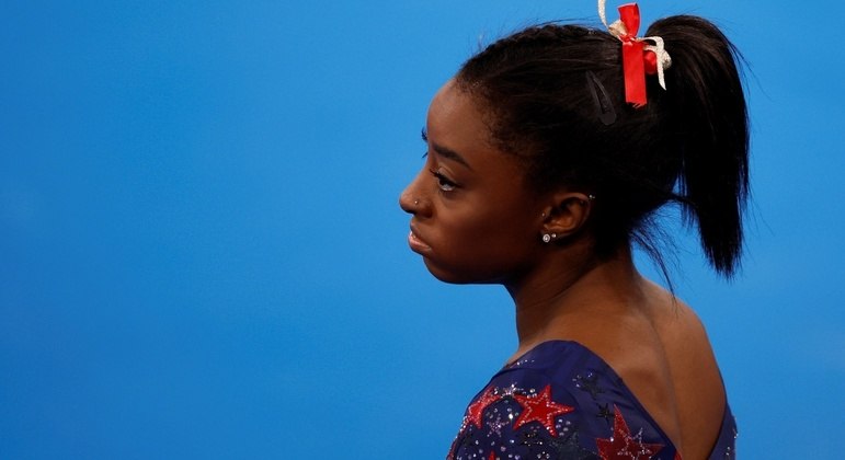 Nos Jogos Olímpicos de Tóquio, em 2021, Simone Biles desistiu de disputar a final por equipes da ginástica, o individual geral e outras finais de aparelhos. Em comunicado, alegou problemas de saúde mental. 