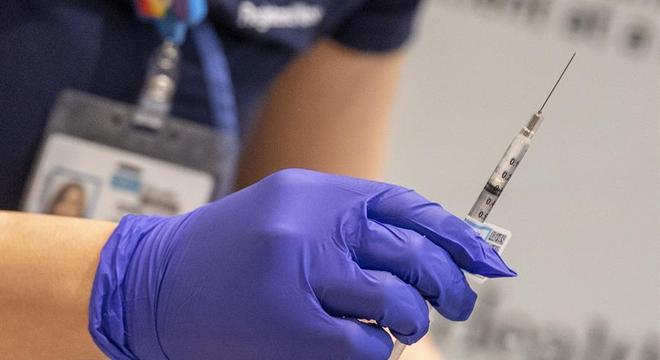 Vacina contra covid-19 já começou a ser aplicada no Reino Unido
