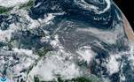 USA685. MIAMI (FL, EEUU), 01/07/2021.- Fotografía cedida por la Oficina Nacional de Administración Oceánica y Atmosférica (NOAA) donde se muestra el estado del clima en el Atlántico hoy a las 10:30 hora local (14:30 GMT). Elsa, la quinta tormenta tropical del año en la cuenca atlántica, se formó en las últimas horas a partir de la depresión tropical número 5 y avanza veloz hacia las Antillas Menores, en el Caribe, con vientos máximos sostenidos de 40 millas por hora (65 km/h). EFE/NOAA-NHC /SOLO USO EDITORIAL/SOLO DISPONIBLE PARA ILUSTRAR LA NOTICIA QUE ACOMPAÑA (CRÉDITO OBLIGATORIO)