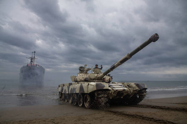 A exibição de tanques de guerra também fez parte do exercício militar
