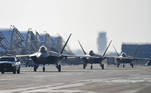 - (Korea, Republic Of), 20/12/2022.- A handout photo made available by the South Korean Defense Ministry shows, US Air force F-22 jet takes off during a joint air drill with US military against North Korea's missile launch, in South Korea, 20 December 2022. (Corea del Sur) EFE/EPA/SOUTH KOREAN DEFENSE MINISTRY HANDOUT HANDOUT EDITORIAL USE ONLY/NO SALES