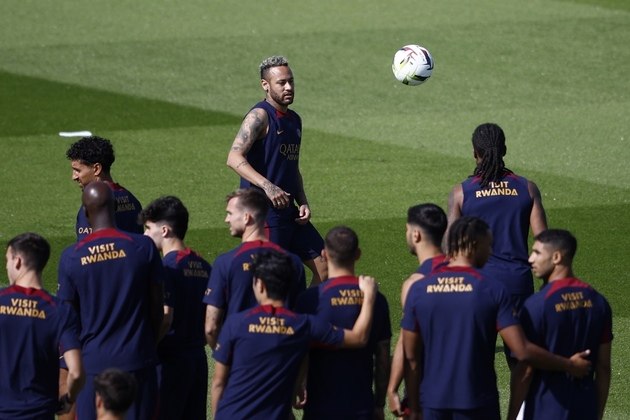 Neymar se machucou na vitória do PSG contra o Lille, em 19 de fevereiro de 2022. Com a lesão, o craque brasileiro terminou a temporada 2022/2023 com 29 partidas disputadas. Ele marcou 18 gols e deu 17 assistências