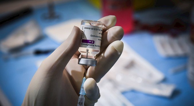 Suécia suspende uso da vacina de Oxford
