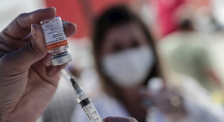 Manaus começa a vacinar contra covid-19 pessoas a partir de 55 anos com comorbidades