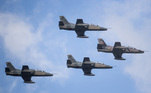 Sobre os aviões, a Força Aérea da Venezuela conta com caças chineses K8, como estes que estiveram no desfile cívico-militar em Caracas