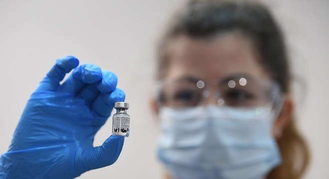 A vacina da Pfizer começou a ser aplicada na terça-feira (8) no Reino Unido
