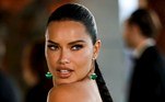 Los Angeles (United States), 26/09/2021.- Brazilian top model Adriana Lima poses on the red carpet on arrival for the opening gala of the Academy Museum of Motion Pictures in Los Angeles, California, USA, 25 September 2021. The museum is set to open to the public on 30 September 2021. (Cine, Abierto, Brasil, Estados Unidos) EFE/EPA/CAROLINE BREHMAN