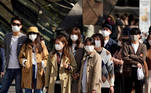 Tokyo (Japan), 18/03/2021.- Pedestrians wearing face masks walk through a crowded street at Omotesando fashion district in Tokyo, Japan, 18 March 2021. The Japanese government announced it will end the COVID-19 state of emergency in Tokyo and three neighboring prefectures on 21 March 2021. (Moda, Japón, Tokio) EFE/EPA/FRANCK ROBICHON