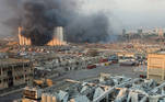 Smoke rises from the site of an explosion in Beirut, Lebanon August 4, 2020. REUTERS/Mohamed Azakir TPX IMAGES OF THE DAY