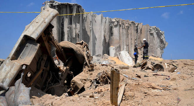 Trabalho de resgate continua na área do porto de Beirute