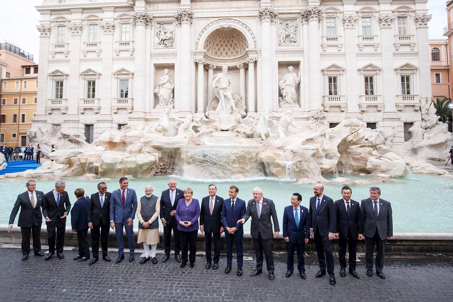 Merkel participa de encontro com líderes durante a realização da cúpula do G20, na Itália