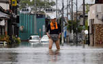 Kurume (Japan), 08/07/2020.- A resident wades through flood water caused by torrential rains in Kurume, Fukuoka Prefecture on Japan's southwestern island of Kyushu, 08 July 2020. In Fukuoka, Saga, Nagasaki and Oita Prefectures on Kyushu, more than 1,000,000 people have been ordered to evacuate from 06 to 08 July 2020. Fifty-seven people are confirmed to be dead and another 12 missing in the Kumamoto Prefecture. (Inundaciones, Japón) EFE/EPA/KIMIMASA MAYAMA