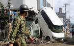 Hitoyoshi (Japan), 08/07/2020.- A Japan Self Defense Force personnel walks past a car leaning on a building in the aftermath of heavy floods in Hitoyoshi, Kumamoto prefecture, southwestern Japan, 08 July 2020. According to latest media reports, at least 57 people died and 12 are still missing due to the floods that hit Kumamoto prefecture on 04 July. (Inundaciones, Japón) EFE/EPA/JIJI PRESS JAPAN OUT EDITORIAL USE ONLY/ NO ARCHIVES