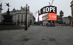 London (United Kingdom), 10/01/2021.- An advertisement showing the word "Hope" is on display at Piccadilly Circus in London, Britain, 10 January 2021. England has entered the third lockdown since the start of the pandemic, people will only be able to leave their houses for limited reasons. (Reino Unido, Londres) EFE/EPA/FACUNDO ARRIZABALAGA