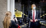 Amsterdam (Netherlands), 02/10/2020.- The wax figure of US President Donald Trump has been 'quarantined' at Madame Tussauds by putting a face mask and a placard in the window of Tussauds on the Dam, in Amsterdam, the Netherlands, 02 October 2020. Trump and his wife Melania have been infected with the coronavirus Sars-CoV-2 and have gone into self-isolation at the White House. (Países Bajos; Holanda) EFE/EPA/KOEN VAN WEEL
