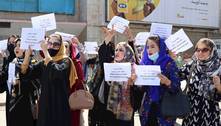 Com bombas de gás, Talibãs dispersam protesto de mulheres