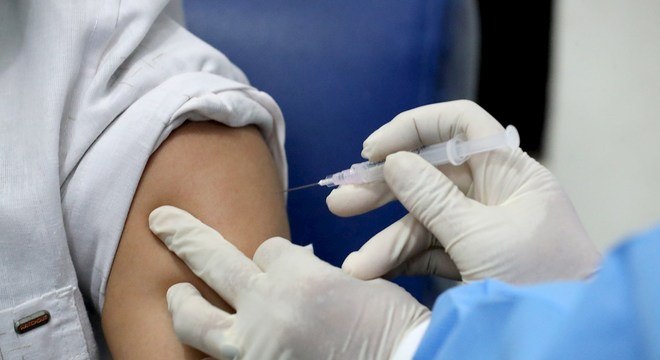 A orientação de qual é a melhor vacina é do Ministério da Saúde, diz Guedes