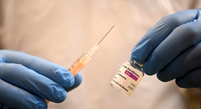 Governo britânico garante que todas as vacinas usadas são seguras
