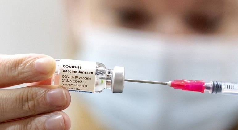 De dose única no Brasil, a vacina da Janssen poderá ter reforço em imunizados contra a Covid-19