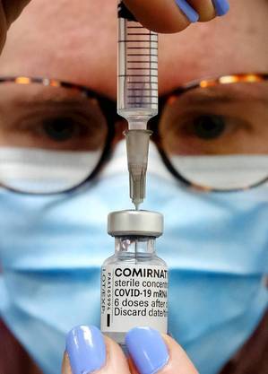 Pfizer passou a ser aplicada em maior volume no Brasil em junho