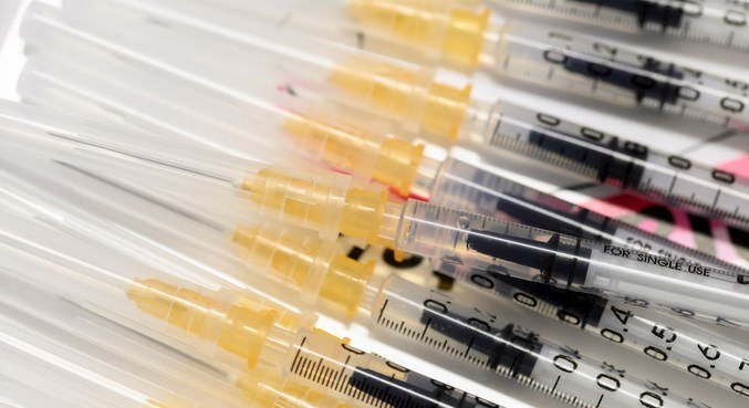 A vacina da Pfizer tem registro no Brasil, mas não há doses disponíveis