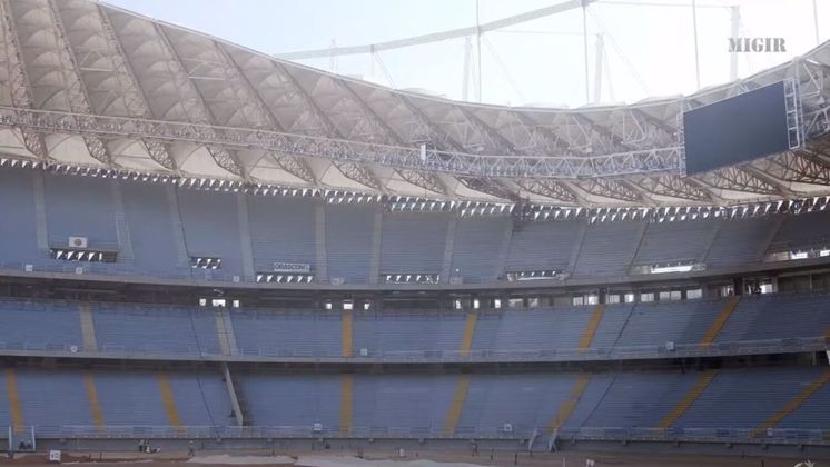 O Estádio Olímpico deve ter capacidade para 90 mil pessoas e as obras devem ser concluídas até o fim de setembro, período que marca o final do verão europeu