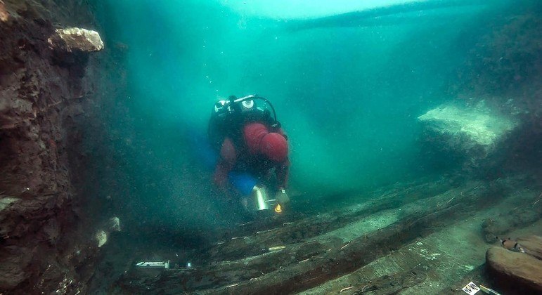 Escavação submarina descobriu vestígios na antiga cidade submersa de Heracleion
