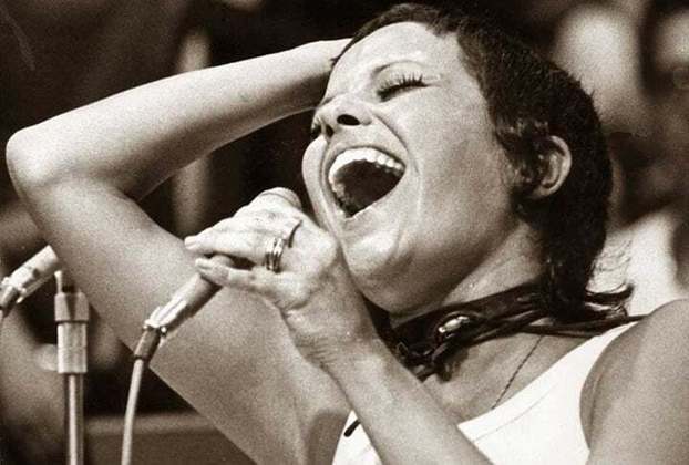 Ela é considerada por muitos uma das maiores intérpretes da música popular brasileira e deixou um legado significativo na história da música do país.