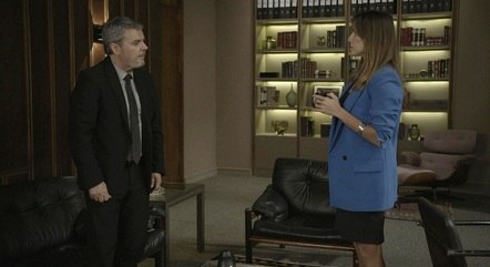 Cássio Gabus Mendes e Deborah Secco em cena de "Elas por Elas"