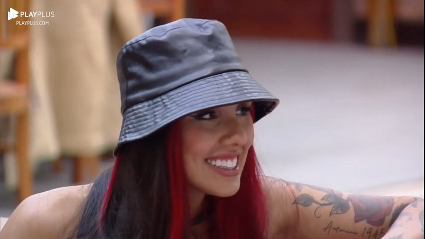 Com uma escala no Paiol, Alicia X chegou à sede em grande estilo após ser uma das escolhidas pelo público para fazer parte de A Fazenda 15. E no reality rural ela não decepcionou seus fãs: se envolveu em tretas, formou alianças, chorou e dançou muito! Relembre a passagem da influenciadora pelo programa!