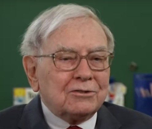 Ele tem 91 anos e é o mais velho desta lista. Ele é dono da Berkshire Hathaway, fundo de investimento que investe em várias áreas da economia. Tem parcelas da Coca-Cola, Gillette, Kraft Heinz e GEICO. 