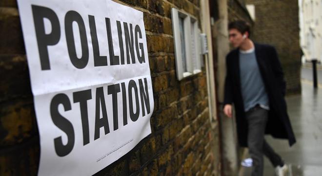 Britânicos foram às urnas nesta quinta-feira para escolher novo Parlamento
