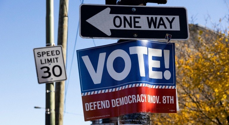 Democratas evitaram uma 'onda vermelha' republicana nas eleições de meio de mandato