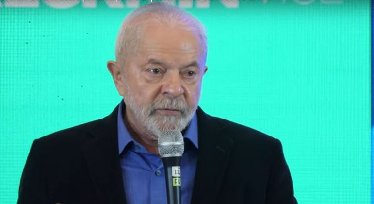 Luiz Inácio da Silva (PT), eleito presidente pela terceira vez