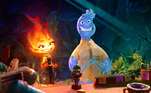 9º) Elementos — US$ 495 milhões (aproximadamente R$ 2,4 bilhões)A animação é mais uma parceria entre os estúdios da Disney e da Pixar, desta vez mostrando a improvável história de amor entre um ser do fogo e outro da água. Os caminhos cruzados de Faísca e Gota levaram muita gente aos cinemas, o que tornou o filme o nono mais visto do ano, com US$ 495 milhões em bilheteria