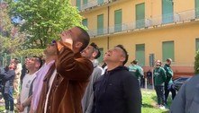 Emocionante! Elenco do Bologna visita treinador que luta contra câncer após vitória