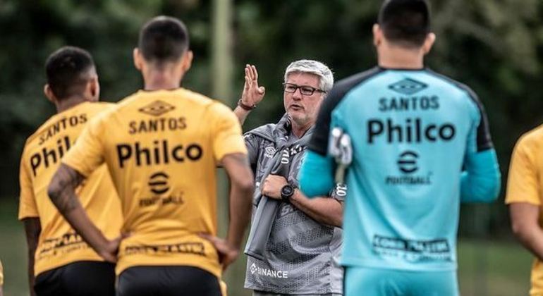 Elenco do Santos ganhou a segunda-feira (9) de folga