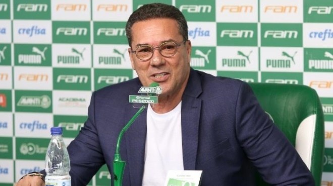 Antes ativo no mercado da bola, o Palmeiras só trouxe o técnico Vanderlei Luxemburgo para 2020. Em compensação, saíram nomes como Borja e Thiago Santos. O time-base tem: Weverton; Marcos Rocha, Gustavo Gómez, Luan e Diogo Barbosa; Felipe Melo, Bruno Henrique e Gustavo Scarpa (Lucas Lima); Dudu, Willian e Luiz Adriano