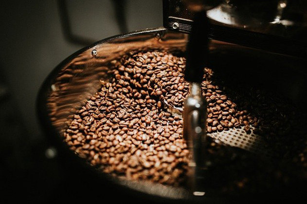 Eles possuim características diferentes. Por exemplo, o café arábica possui doçura natural enquanto os grãos de Robusta são mais amargos. A escolha vai pelo gosto do consumidor. 