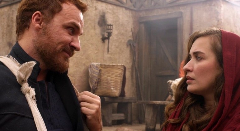 Eliabe (Alex Morenno) e Zeruia (Juliana Boller) tiveram um envolvimento no passado