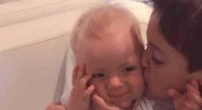 eliana filhos carinho