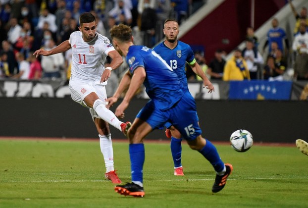 Jogando fora de casa, a Espanha venceu com segurança a seleção de Kosovo, por 2 a 0, com gols de Ferran Torres e Pablo Fornals