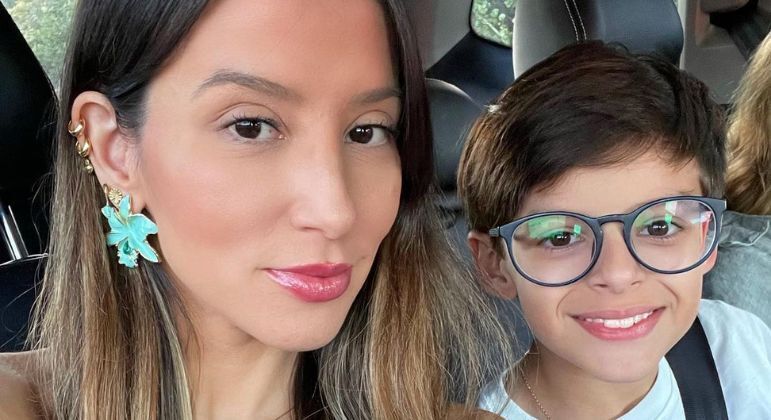 Elisa Leite e o filho Bernardo, atualmente com 10 anos de idade (Foto Reprodução/ R7 Famosos e TV)