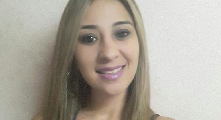 Elisangela Tinem, de 38 anos, morreu após ter sido atingida por rojão no litoral de São Paulo