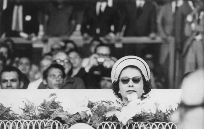 Outros compromissos da rainha no Rio foram depositar uma coroa de flores no Monumento aos Mortos da Segunda Guerra Mundial e uma visita à Embaixada do Reino Unido. Além disso, ela e o duque de Edimburgo assistiram, no Estádio Mário Filho, o Maracanã, a um jogo de futebol entre cariocas e paulistas