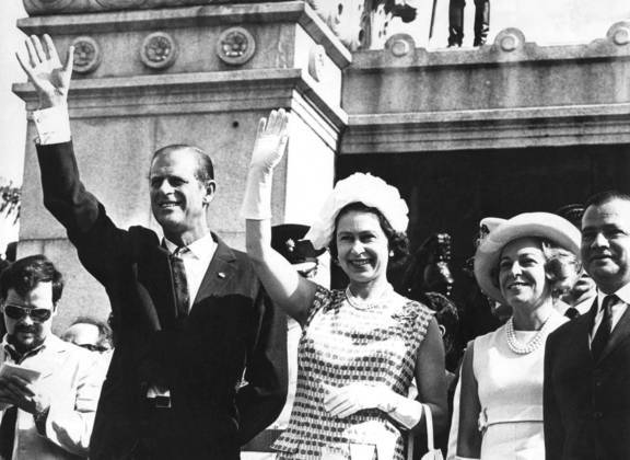 O casal real também marcou presença no Museu do Ipiranga, no bairro de mesmo nome, na zona sul de São Paulo