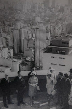 Ao chegar a São Paulo, na tarde do dia 6 de novembro, a monarca britânica, acompanhada pelo prefeito, Faria Lima, visitou o Edifício Itália, onde subiu ao terraço, que fica no andar 44, para apreciar a vista do centro da capital paulista
