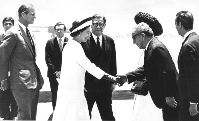 Dois dias após a passagem pela Bahia, a rainha e o duque de Edimburgo chegaram a Brasília, onde foram recebidos pelo presidente Artur da Costa e Silva