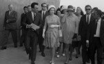 Em seguida, a rainha foi recebida pelo então prefeito de Brasília, Wadjô Gomidea, na Torre de Televisão. Elizabeth 2ª finalizou sua visita à cidade visitando a Embaixada do Reino Unido 