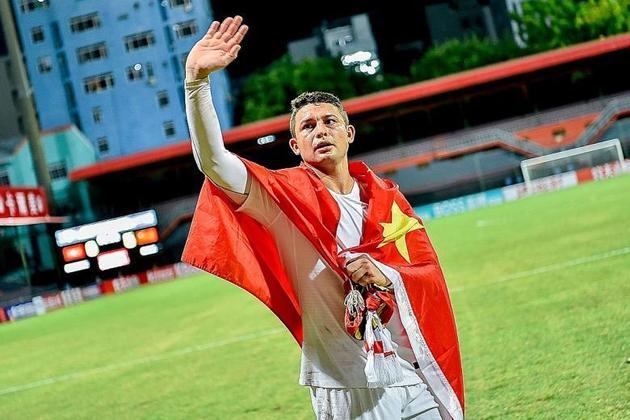 Elkeson (32 anos) - Atacante - Sem clube desde janeiro de 2022 - Último time: Guangzhou - Passagem pela seleção da China.